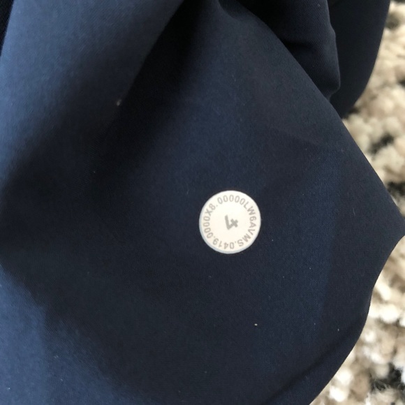 Lululemon On The Fly Crop Sz4 True Navy - Picture 7 of 11